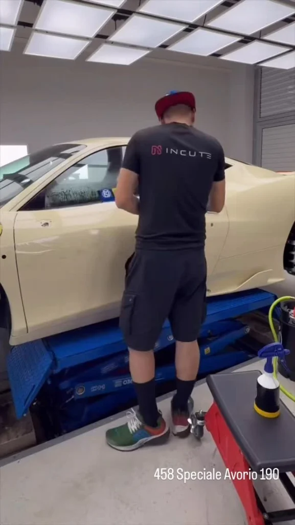 Ferrari 458 Speciale: Paint refinement in 190 Avorio