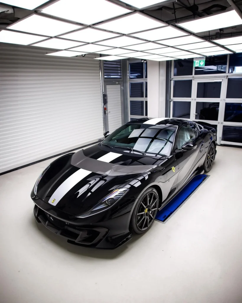 Ferrari 812 Competizione: Cleaning for delivery to its new owner