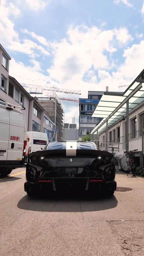 Ferrari 812 Competizione: In the studio