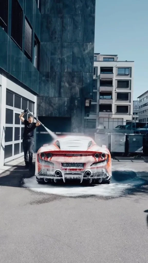 Ferrari F8 Tributo: In the studio