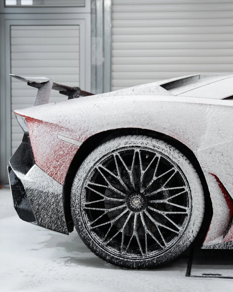 Lamborghini Aventador SV Roadster: Cleaned to perfection
