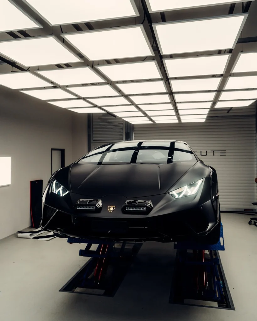 Lamborghini Huracán Sterrato: Colour change from green to matte black