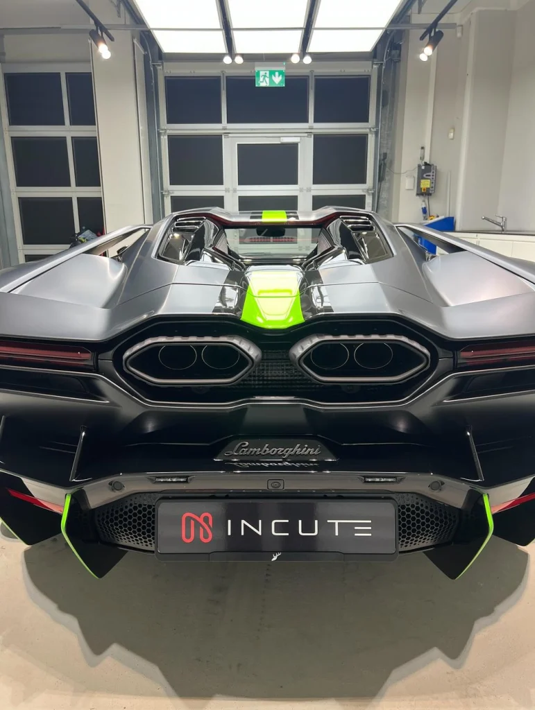 Lamborghini Revuelto: Full-car PPF in satin finish with a two-tone stripe
