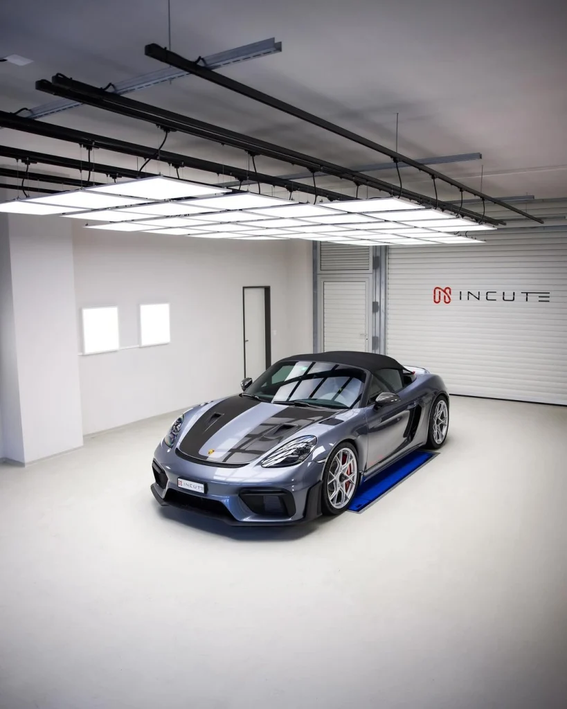 Porsche 718 Spyder RS: Front PPF, side skirts and doors, finished with ceramic sealing